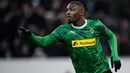 6. Marcus Thuram - Putra dari Lilian Thuram ini prestasinya mulai menanjak pada musim ini dengan mencetak 10 gol untuk Gladbach pada semua ajang kompetisi. Meski demikian striker 22 tahun ini masih butuh pembuktian untuk mengikuti jejak kebintangan sang ayah. (AFP/Marius Becker)