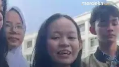 Josepha Peserta Lomba Cerdas Cermat MPR Bertemu Wapres Gibran, Dapat Motivasi dan Tips Debat

Sebanyak 10 siswa dan siswi SMAN 1 Pontianak yang menjadi peserta Lomba Cerdas Cermat (LCC) Empat Pilar MPR RI tingkat Provinsi Kalimantan Barat bertemu dengan Wakil Presiden (Wapres) Gibran Rakabuming R...