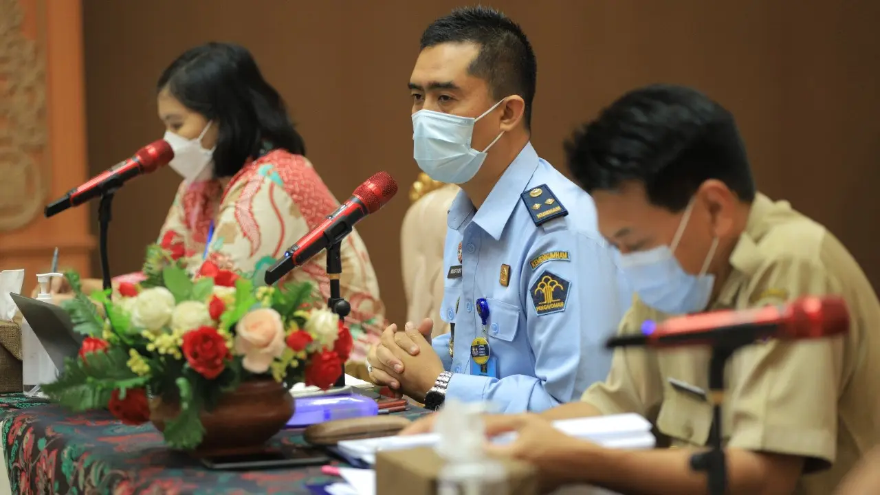 Kanwil Kemenkumham Jatim terus mendorong UMKM untuk segera membentuk badan hukum melalui perseroan perorangan.(Dian Kurniawan/Liputan6.com).