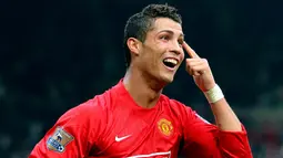 3. Cristiano Ronaldo (Manchester United) - Sebelum berseragam Setan Merah, mega bintang asal Portugal ini hampir bergabung dan sempat berlatih di markas Arsenal. Karena alasan finansial akhirnya sang pemain merapat ke Old Trafford. (AFP/Andrew Yates)