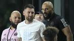 Pemain Inter Miami, Lionel Messi (tengah) didampingi pengawal pribadi,Yassine Cheuko (kanan), saat menyaksikan timnya melawan Charlotte FC pada lanjutan kompetisi Major League Soccer 2023/2024 yang berlangsung di DRV PNK Stadium, Kamis (19/10/2023). Lionel Messi, yang baru kembali dari tugas internasional, menonton perjuangan rekan-rekannya dari bangku VIP. (AP Photo/Rebecca Blackwell)