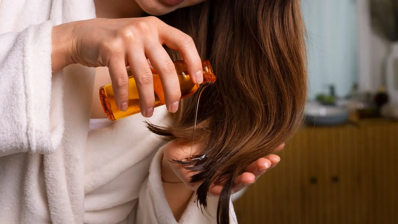 Jangan Panik! Begini Cara Merawat Rambut Rusak karena Diwarnai - 5