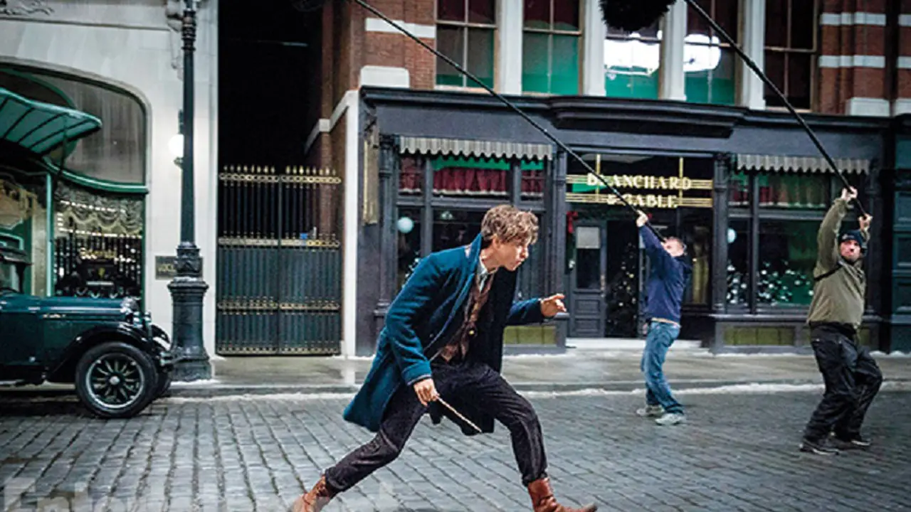 Eddie Redmayne Saat Syuting Fantastic Beasts and Where to Find Them