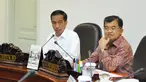 Presiden Joko Widodo didampingi Wakil Presiden Jusuf Kalla menggelar rapat terbatas (ratas) di Kantor Presiden, Komplek Istana Kepresidenan, Jakarta, Rabu (11/3/2015). (Liputan6.com/Faizal Fanani)