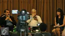 Prof Ronny Rasman Nitibaskara (kiri) menjelaskan bahwa Fisiognomi dan gesture bukan ilmu meramalkan dan bukan ilmu perdukunan, Jakarta, Selasa (20/9). (Liputan6.com/Johan Tallo) 