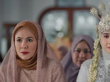 Film ini dibintangi oleh para aktor dan aktris ternama. Tissa Biani memerankan tokoh Norma Risma wanita yang harus menghadapi kenyataan pahit akibat pengkhianatan tersebut. Wulan Guritno berperan sebagai Rihanah yaitu ibu Norma yang terlibat perselingkuhan dengan menantunya. Serta Yusuf Mahardika berperan sebagai Rozy suami Norma yang berselingkuh. (Liputan6.com/IG/@tissabiani)