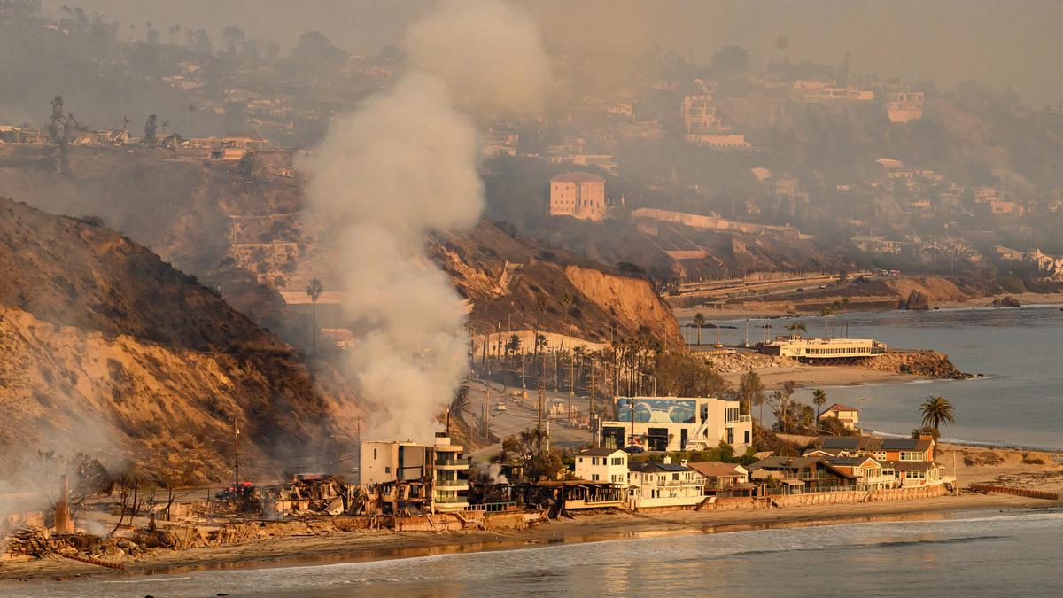 Luluh Lantak, Seperti ini Pemandangan Udara Kawasan Pacific Palisades Los Angeles AS