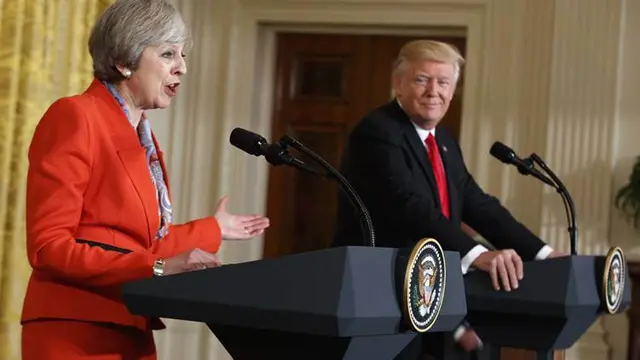 Presiden Donald Trump bersama Perdana Menteri Inggris Theresa May dalam agenda bilateral di London, pada Jumat 13 Juli 2018 (AP Photo)