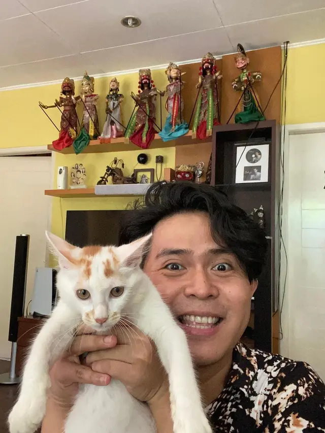 Kedekatan Cakra Khan dengan Satwa