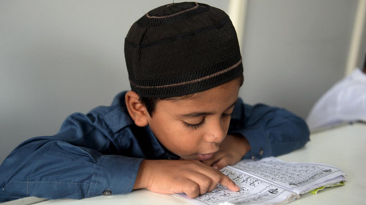 FOTO: Belajar Membaca Alquran Selama Bulan Suci Ramadhan di India