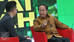 Ketua Umum PPP, Djan Faridz (kanan) saat diskusi 'Jalan Tengah Partai Ka'bah' di Jakarta, Minggu (24/1/2016). Djan Faridz menyatakan PPP hasil Muktamar Jakarta merupakan kepengurusan yang sah menurut hukum. (Liputan6.com/ Immanuel Antonius)