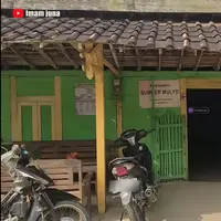 Pemain sepak bola Pratama Arhan sedang menjadi perbincangan. Salah satu andalan pemain Timnas Indonesia itu baru menikah dengan Azizah Salsha. Istri Pratama merupakan anak konglomerat. Berikut potret rumah orang tua Pratama sebelum di renovasi. [Youtube/Imam juna]