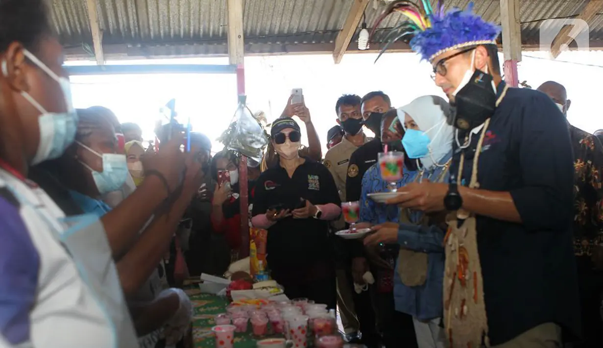 Kunjungan Menteri Parekraf Sandiaga Salahuddin Uno sebagai menteri pertama ke Kampung Yoboi merupakan satu dari 50 kampung/desa wisata terbaik pada ajang Anugerah Desa Wisata Indonesia (ADWI) 2021. (Liputan6.com/HO/Parekraf)