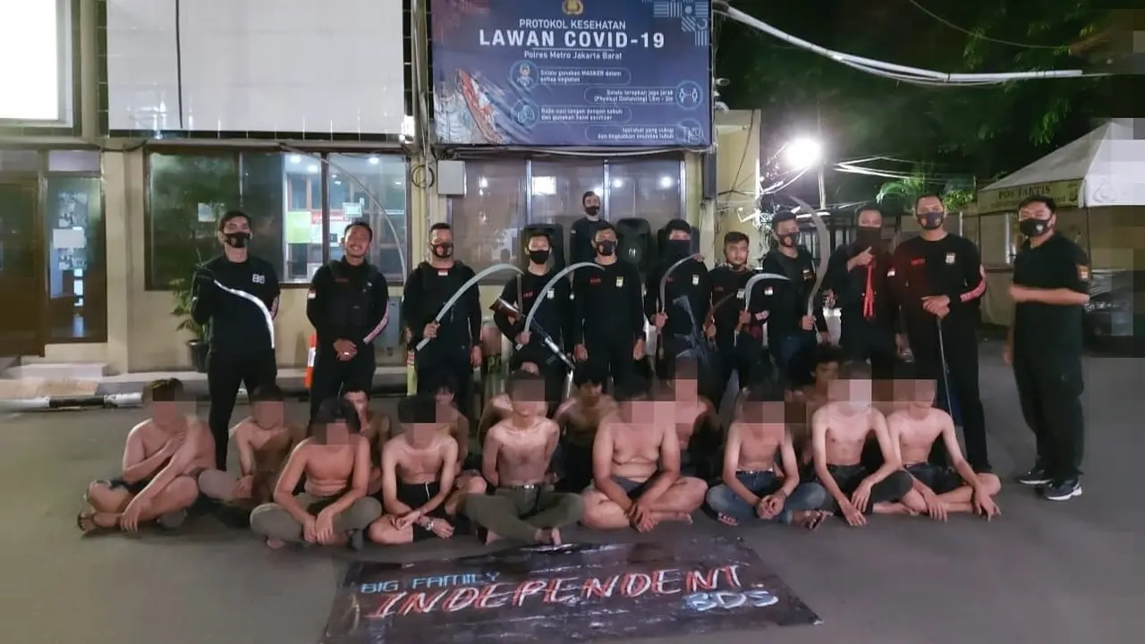 Polres Jakbar Amankan 15 Pemuda yang Diduga Hendak Tawuran.