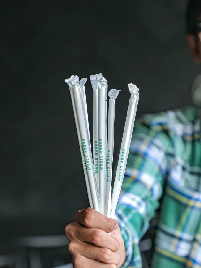 Sedotan Kertas Gencar Digunakan untuk Wujudkan Minum Kopi yang Ramah Lingkungan