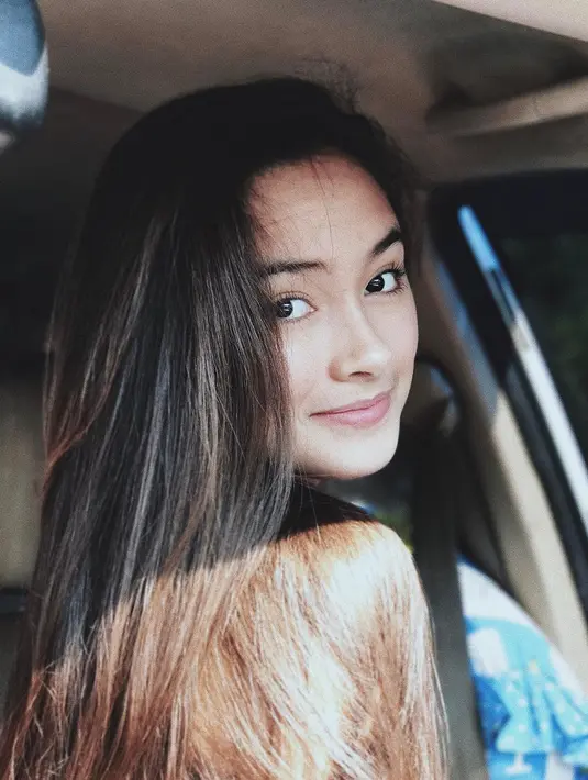 Ia mendapatkan peran di film Surat Cinta untuk Starla, Forever: Holidays in Bali, dan The Guys. (foto: instagram.com/caitlinhalderman)