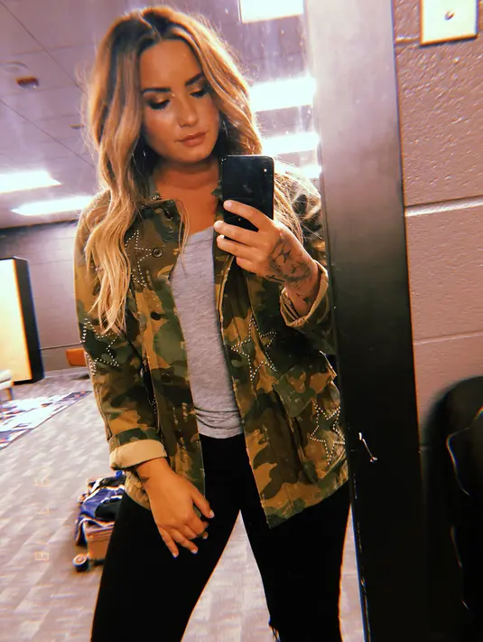 "Berat badan Demi berkurang dan ia kini lebih baik," ujar seorang sumber. (instagram/ddlovato)