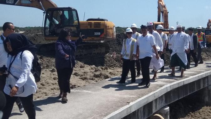 Menteri BUMN Rini Soemarno meninjau proyek reklamasi Pelabuhan Benoa