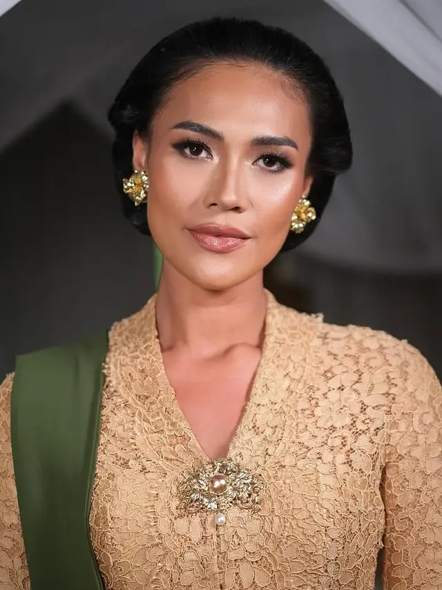 Kakak Ipar dan Keponakan Luna Maya di Hari Pernikahan