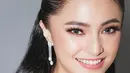 Begitupun dengan riasan mata yang dihias dengan eyeshadow pink yang membuat mata Marshanda menyala. Bulu mata bervolume yang tidak terlalu tebal. Dan alis mata digambar natural.  [@marshanda99]