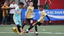 Perebutan bola antar pemain U-11 dalam laga Liga Bola Indonesia 2016 pekan ke-5 di Sabnani Park, Alam Sutera, Tangerang, Minggu (2/10/2016). (Bola.com/Liga Bola Indonesia)