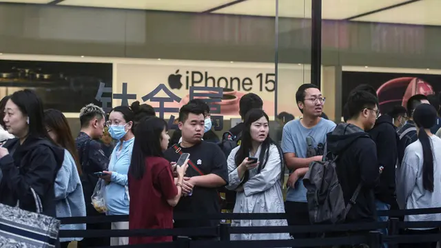 Antrean Warga China untuk Mendapakan IPhone15