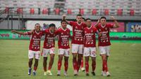 Bali United berhasil meraih kemenangan 3-1 atas Bhayangkara FC pada laga pekan ke-33 BRI Super League musim ini di Stadion Kapten I Wayan Dipta, Gianyar, Minggu (17/05/2026) malam WIB. (Bola.com/Alit Binawan)