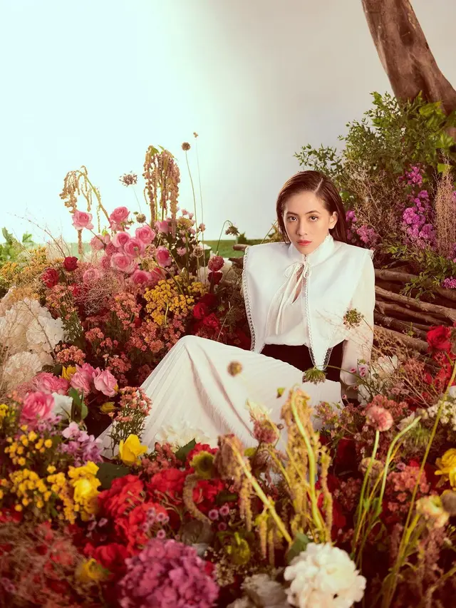 6 Gaya Pemotretan Adhisty Zara dengan Korean Look, Menawan