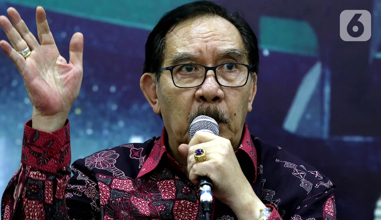 Mantan Ketua KPK Antasari Azhar menjadi pembicara dalam diskusi Dialektika Demokrasi di Kompleks Parlemen, Senayan, Jakarta, Kamis (7/11/2019). Diskusi bersama Anggota Komisi III DPR tersebut mengangkat tema "Mengintip Figur Dewan Pengawas KPK". (Liputan6.com/Johan Tallo)