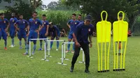 Joko Susilo melatih Persik Kediri menjelang Liga 1 2020. (Bola.com/Gatot Susetyo)