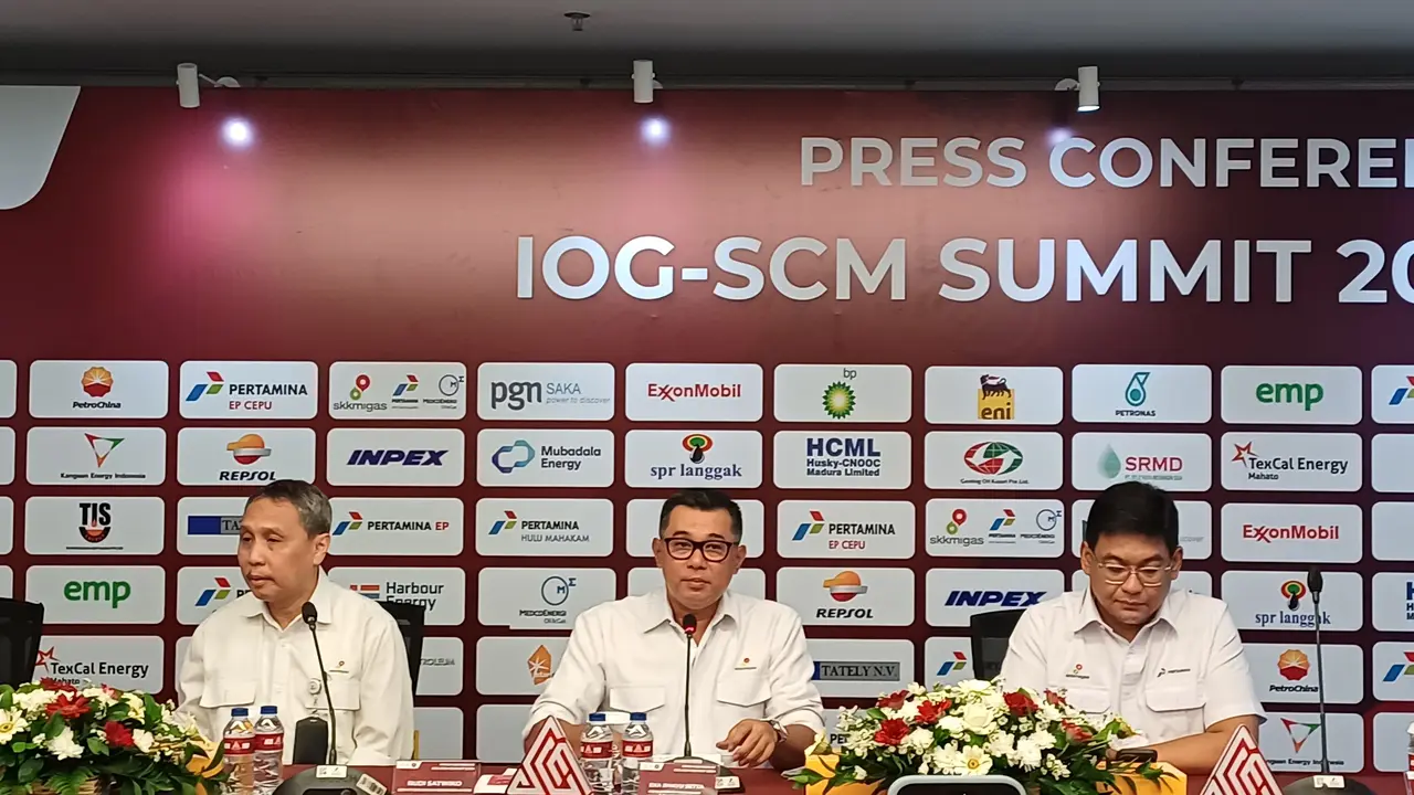 Deputi Dukungan Bisnis SKK Migas Rudi Satwiko  dalam sesi konferensi pers di Kantor SKK Migas, Jakarta, Senin (6/5/2024). (Maulandy/Liputan6.com)