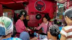 Politisi PDI Perjuangan, Sony Kusumo berdiskusi dengan warga di Jakarta Utara, Minggu (18/11). Blusukan ala Jokowi mengajak warga untuk menerapkan prinsip hidup mandiri. (Liputan6.com/HO/Dian)
