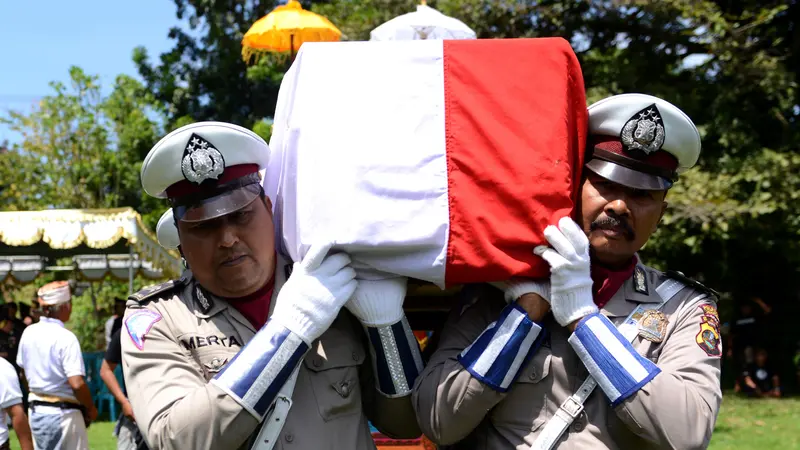 20160821-Pemakaman Polisi Kuta Korban Pembunuhan oleh WNA-Bali