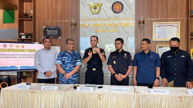 Bea Cukai Tangkap Penyelundup 527 Gram Emas ke Malaysia