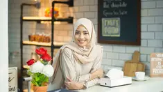 Ririn Dwi Ariyanti, istri dari Aldi Bragi yang gaya penampilannya selalu modis dan stylish. Termasuk saat ia tampil mengenakan hijab. Dengan mengenakan hijab, Ririn Dwi Ariyanti semakin terlihat cantik memesona. ((Liputan6.com/IG/@ririndwiariyanti)