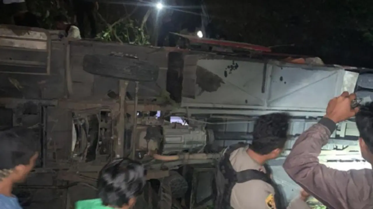 Bus Masuk Jurang