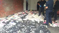 Ribuan pasang sepatu yang ditemukan Kepolisian Victoria, Australia. (ABC News)