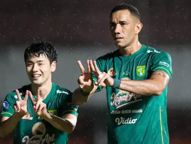 Diwarnai cederanya Jose Wilkson, Persebaya Surabaya berhasil mengalahkan Persiraja Banda Aceh dengan skor 2-0 dalam laga pekan ke-10 BRI Liga 1 2021/2022, Minggu (31/10/2021). Atas hasil ini Persiraja telah menelan 8 kekalahan dan menempati dasar klasemen. (Bola.com/Bagaskara Lazuardi)