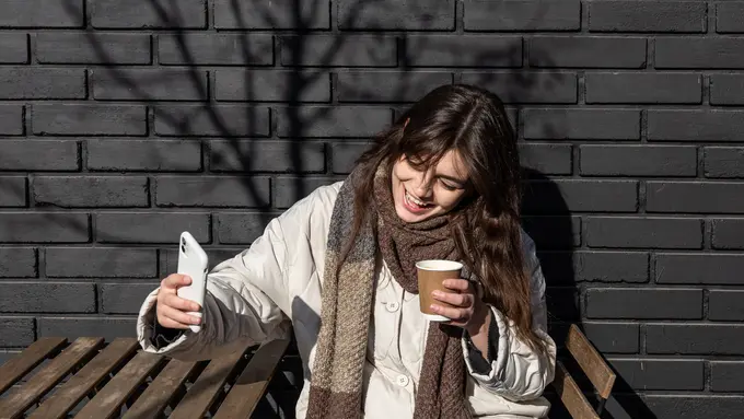 wanita oktober waktu sendirian
