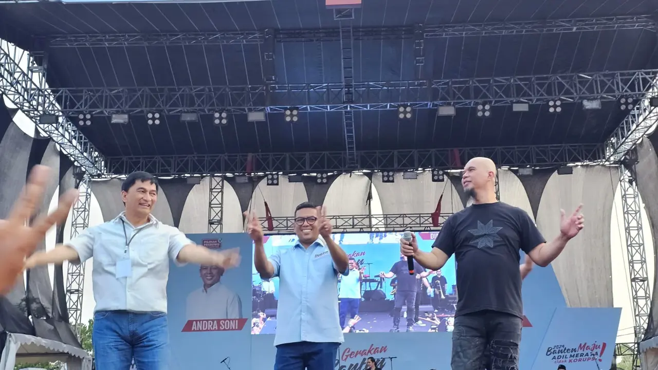 Konser Banten Maju Bersama Dewa 19, Andra Soni dan Dimyati Natakusumah. (Jumat, 08/11/2024). (Istimewa).