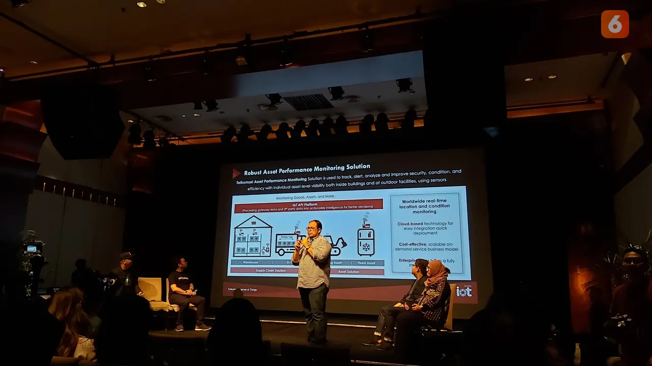 Arief Teguh Hermawan, General Manager Fleet Management Telkomsel saat presentasi dalam diskusi 'Tren IoT dan AI di Indonesia' yang digelar oleh Forum Wartawan Teknologi (Forwat) di Jakarta, Selasa (10/3/2020).