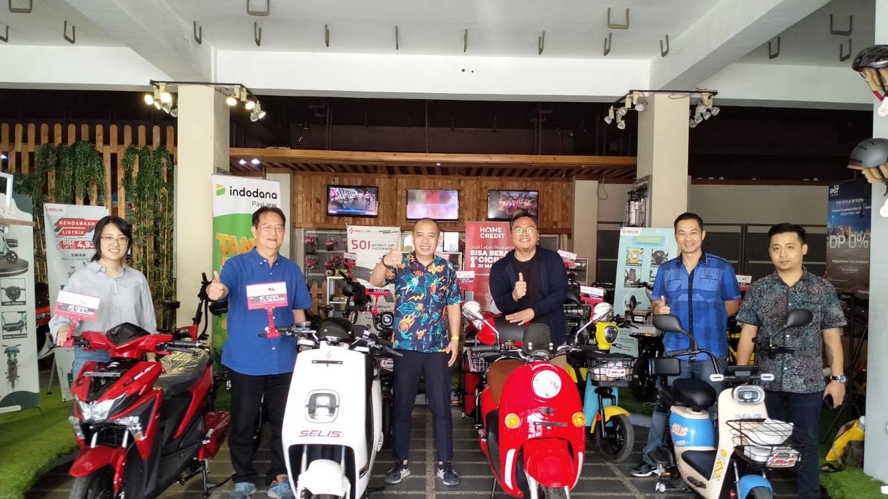 Emiten kendaraan listrik, PT Gaya Abadi Sempurna Tbk (SLIS)  bakal rights issue. (Foto: Istimewa)