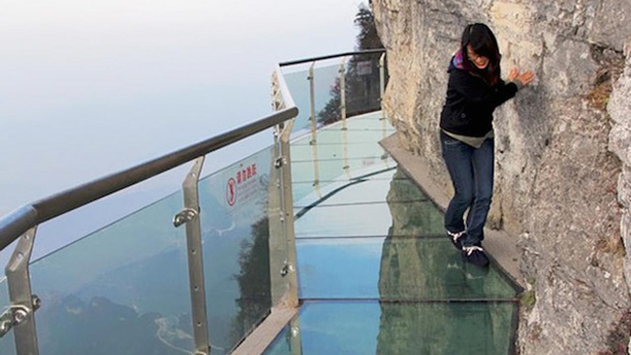 Gunung Tianmen di Zhang Jiajie, China. (Complex)