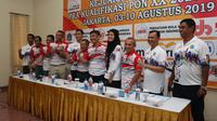 Tim bola voli putra dan putri DKI Jakarta dalam jumpa pers jelang Kualifikasi PON XX/2020 Papua di Jakarta, Kamis (1/8/2019). (Humas PBVSI)