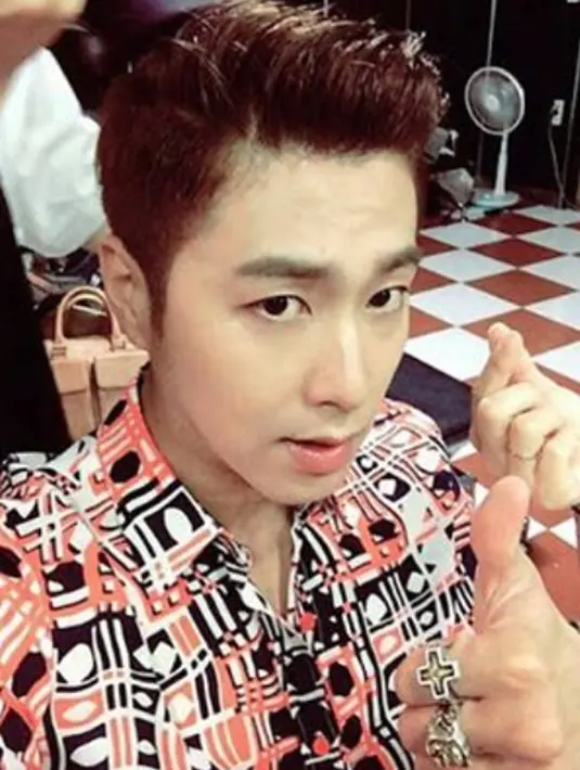 Bukan untuk yang pertama kali membintangi sebuah drama, di drama sebelumnya Yunho mengubah pandangan cowok imut menjadi sosok pria sejati.  (Instagram/uknow_official)