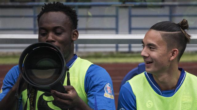 Michael Essien dan Kim Kurniawan