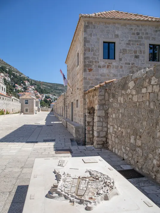 Kompleks Lazzarettos, sebuah fasilitas karantina abad pertengahan di Dubrovnik, Kroasia, Rabu (15/4/2020). Hingga 15 April 2020, Kroasia melaporkan 1.741 kasus terkonfirmasi virus corona COVID-19. (Xinhua/Pixsell/Grgo Jelavic)