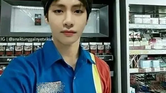 6 Editan Foto Personel BTS Jadi Pelayan, Bikin Pembeli Rela Antre