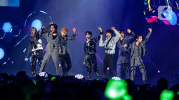 Penampilan NCT Dream dalam konser bertajuk The Dream Show 2 in Jakarta hari pertama di Indonesia Convention Exhibition atau ICE BSD, Tangerang, Sabtu (4/3/2023) malam. Dalam konser yang digelar mulai 4 hingga 6 Maret 2023 ini, NCT Dream datang dengan formasi lengkap dengan 7 anggota, yaitu Mark, Jeno, Jaemin, Haechan, Renjun, Chenle, dan Jisung. (Liputan6.com/Angga Yuniar)
