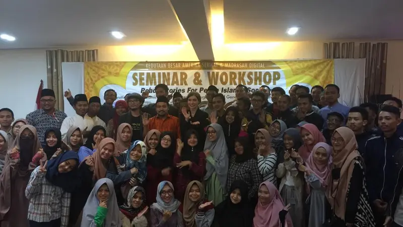Sekitar 100 peserta santri, pelajar, mahasiswa di sela-sela acara Workshop Madrasah Digital di Garut, kemarin